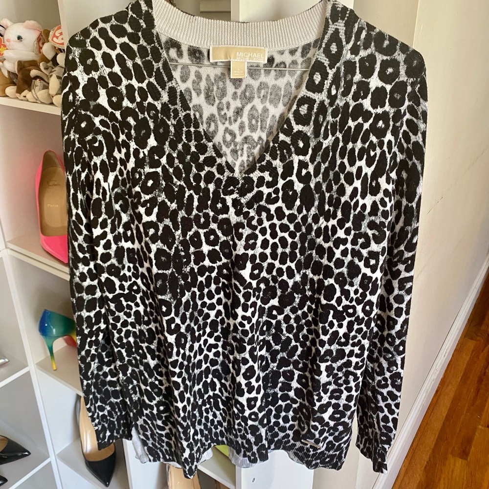 Michael Kors V neck leopard sweater